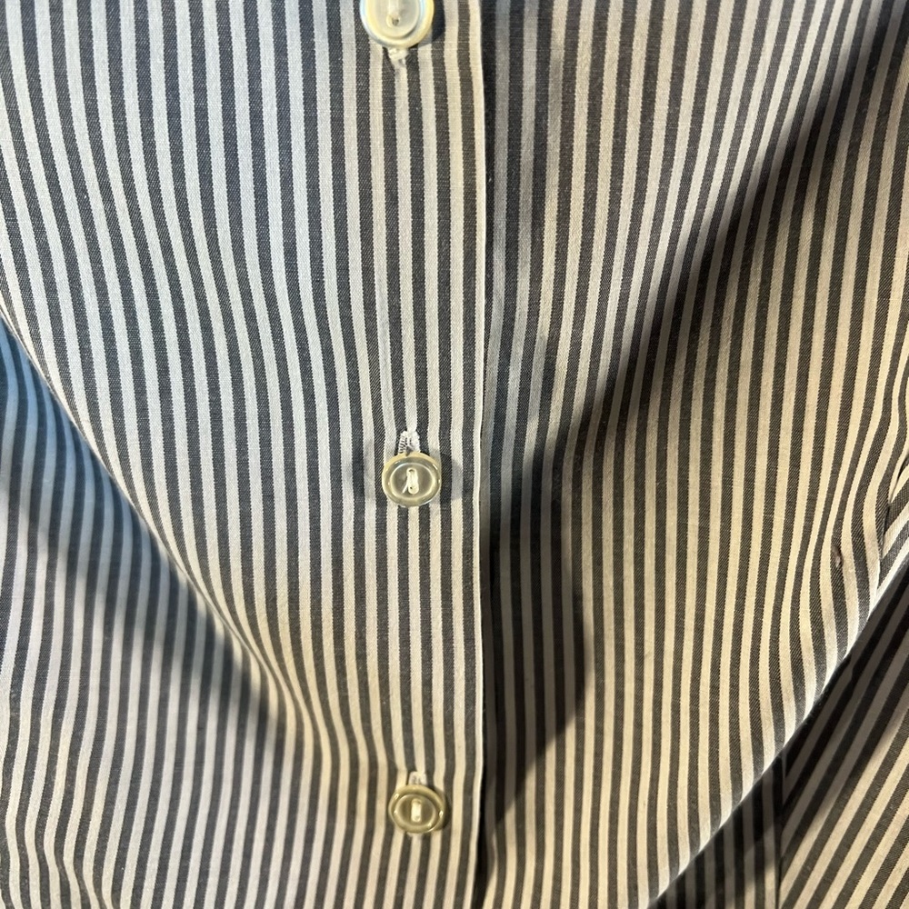 Mirrors Ladies gray pin stripes shirt. Button down front and buttons on sleeves. - Picture 7 of 7